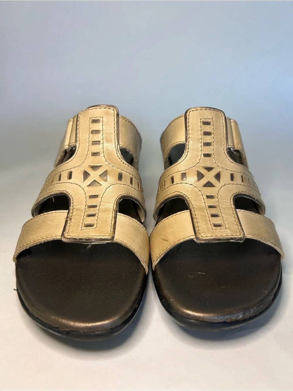 Clarks Bendables Sandals Womens 9.5 Slip On Hook Loop Cream‎ Leather Open Toe